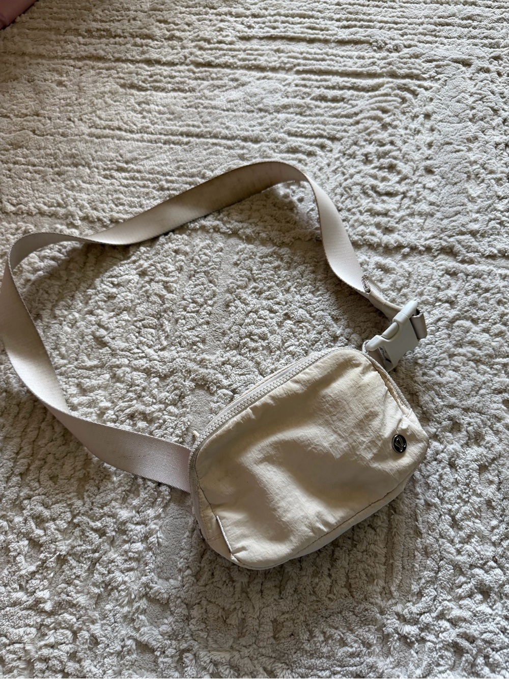 Lululemon everywhere belt bag beige